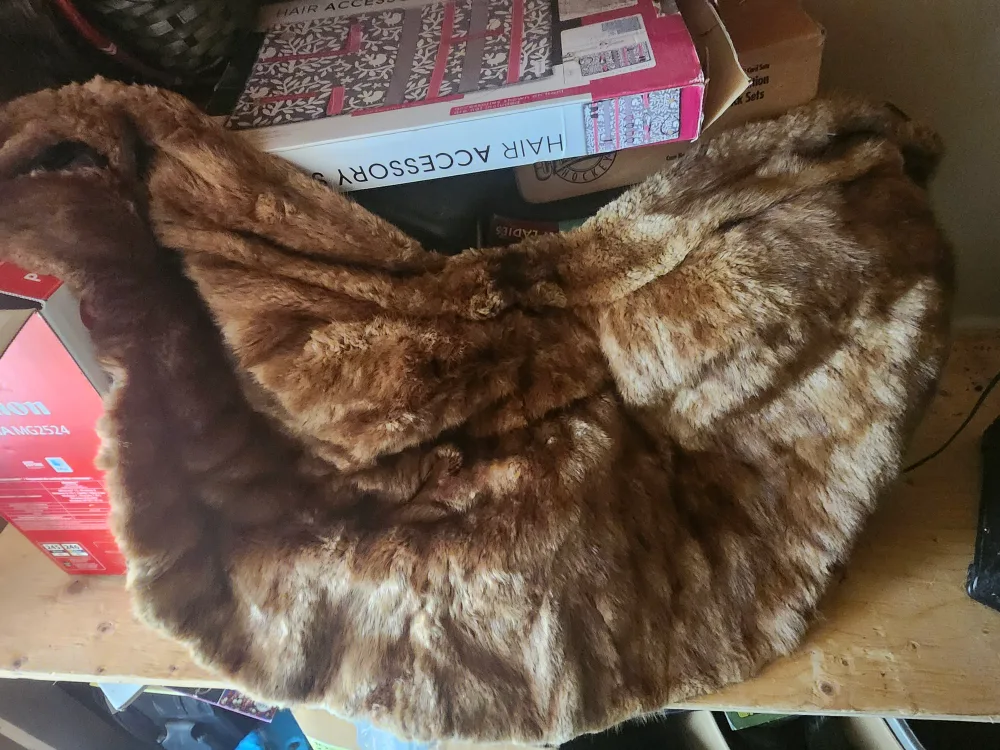 Charles Young Fur Stole image indicator(2)