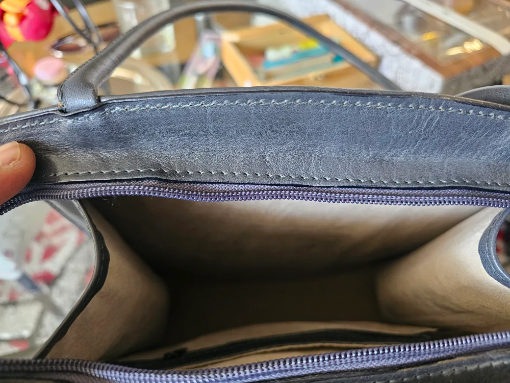 Vintage Leather Handbag image indicator(4)