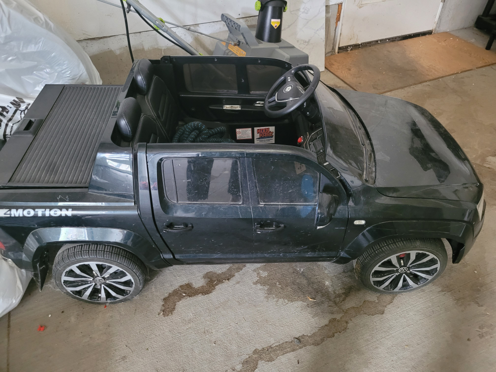 Volkswagen Amarok Ride-On Truck - Black