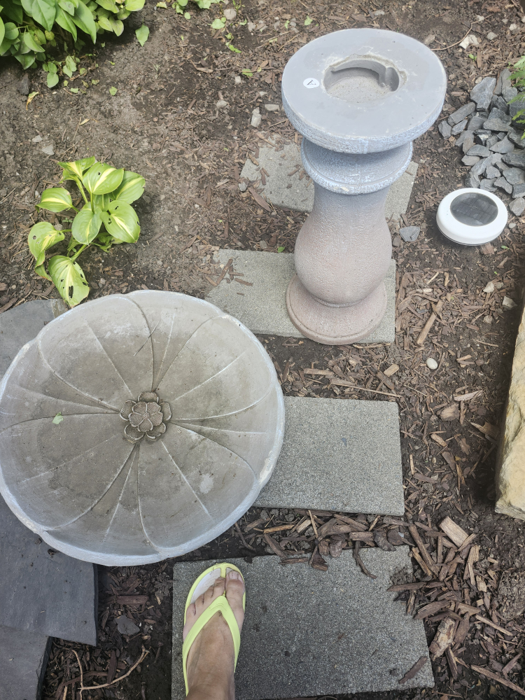 Like New Bird Bath - photo 3