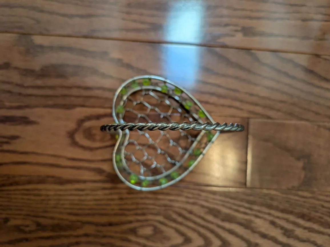 Heart-Shaped Wire Basket with Green Beads image indicator(2)