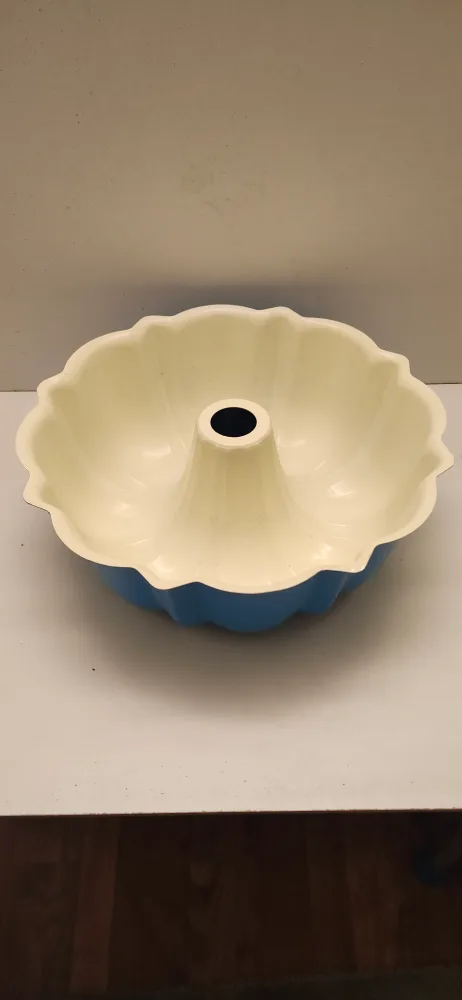 ALUMINUM. Bundt Pan thumbnail