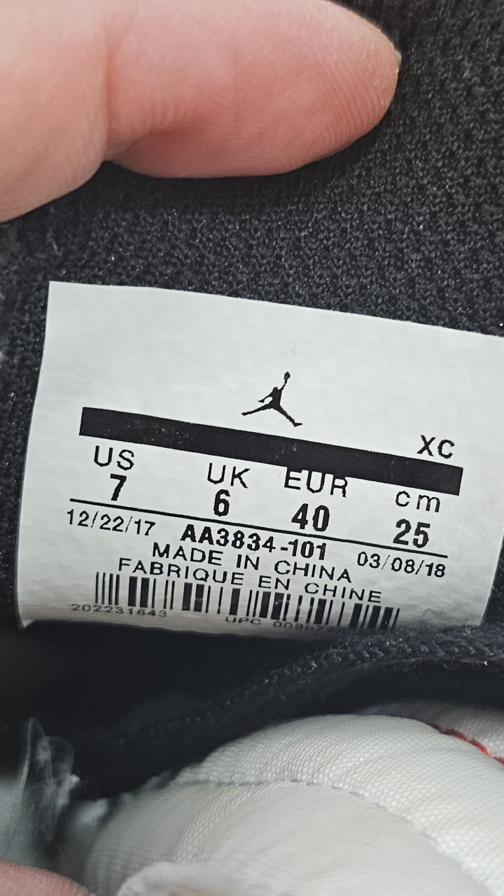 Nike Air Jordan 1 Retro High Off-White Chicago - Size 7 - photo 4