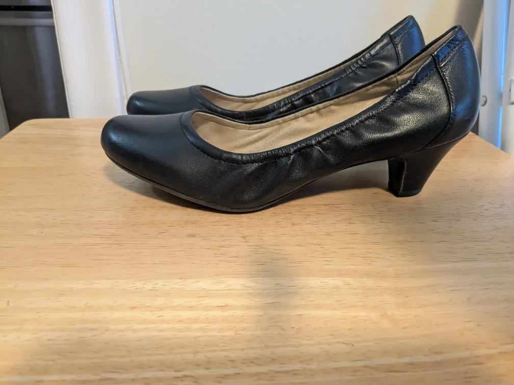 Naturalizer Black Leather Heels Size 9 thumbnail