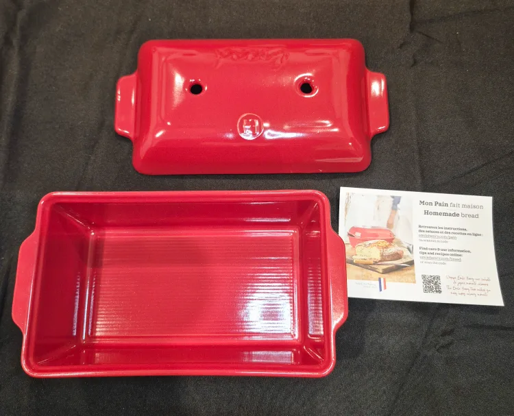 Emile Henry France Bread Loaf Baker - Red 1.9 qt image indicator(2)