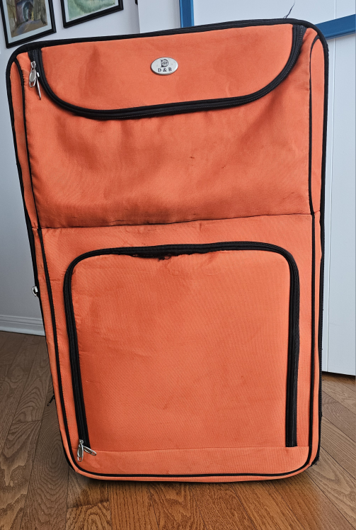 💖 Rolling Suitcase - Black & Orange