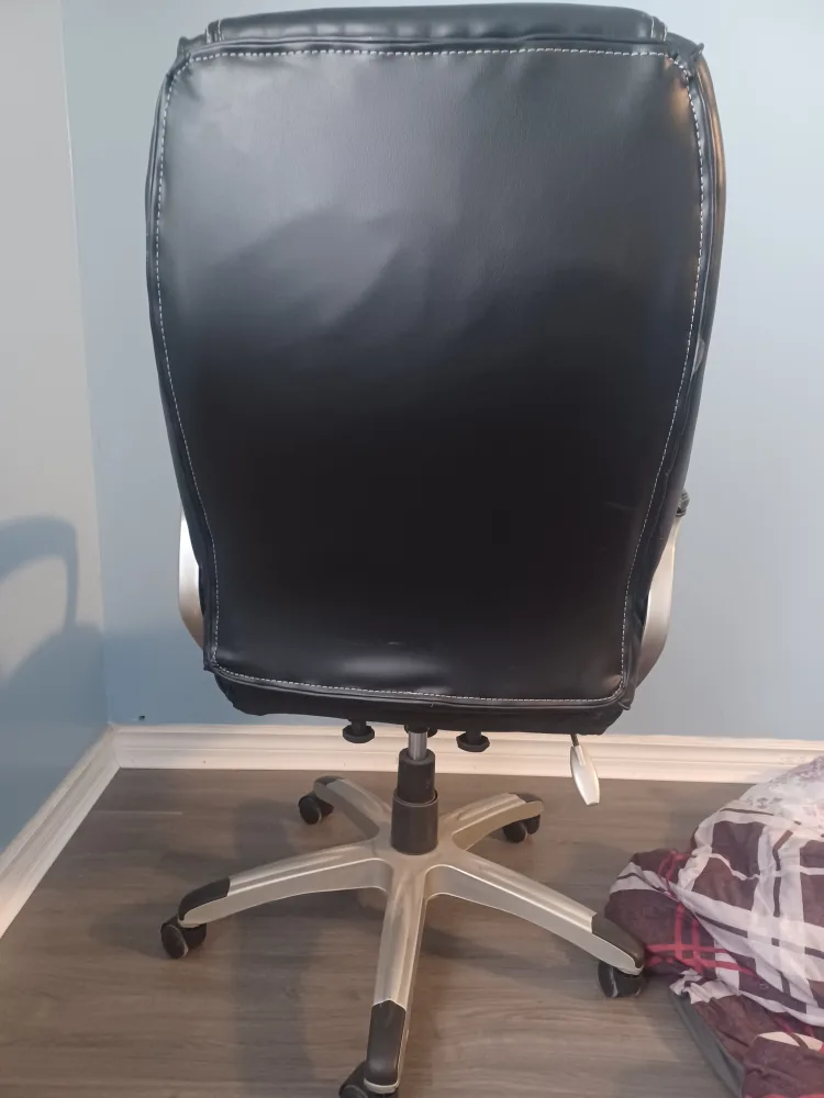 Black Office Chair - Some Wear image indicator(2)