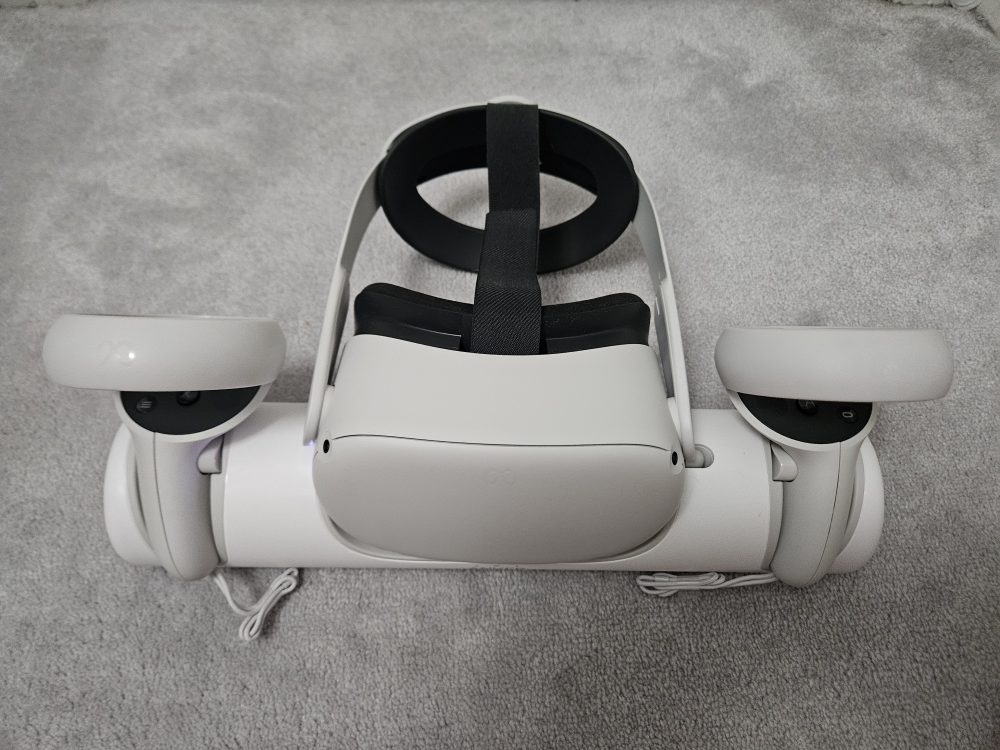 Meta Quest 2 VR Headset with Accessories - photo 2