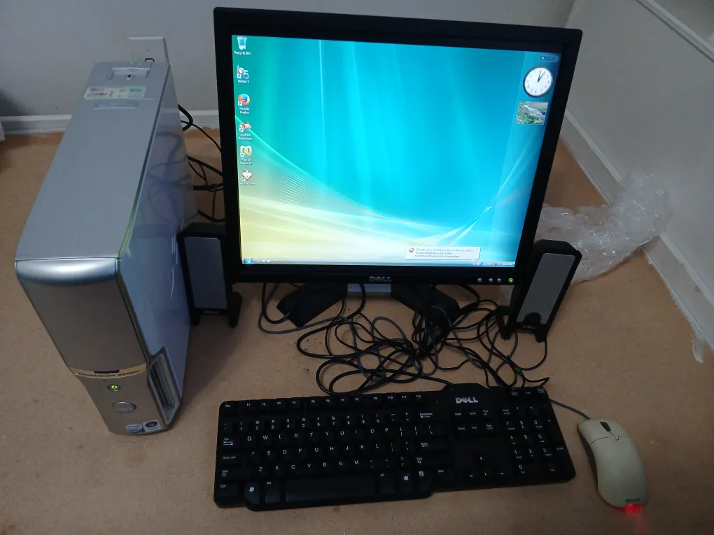 ViewSonic Monitor & Dell Dimension 9200c Desktop PC thumbnail