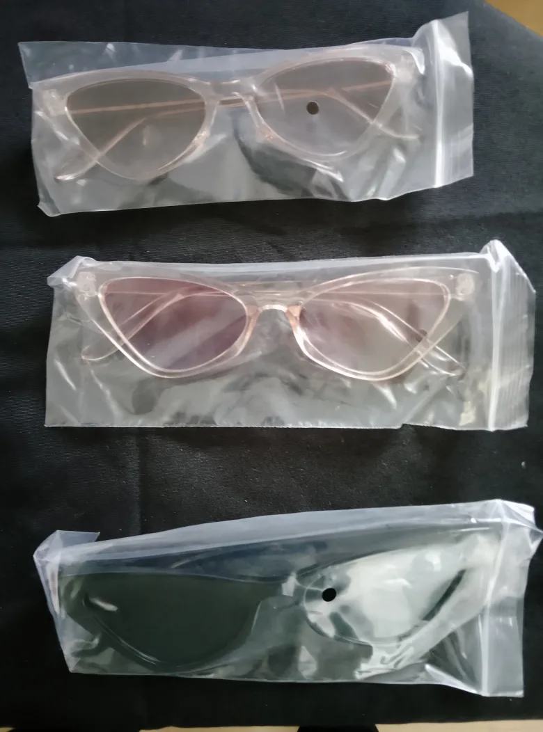 Cat Eye Sunglasses - Pink & Black thumbnail