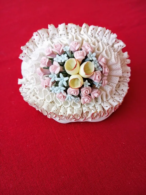 Capodimonte Porcelain Flower Bouquet Figurine thumbnail