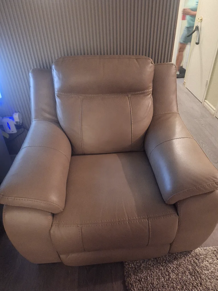 Cindy Crawford Home Leather Recliner - Beige image indicator(8)