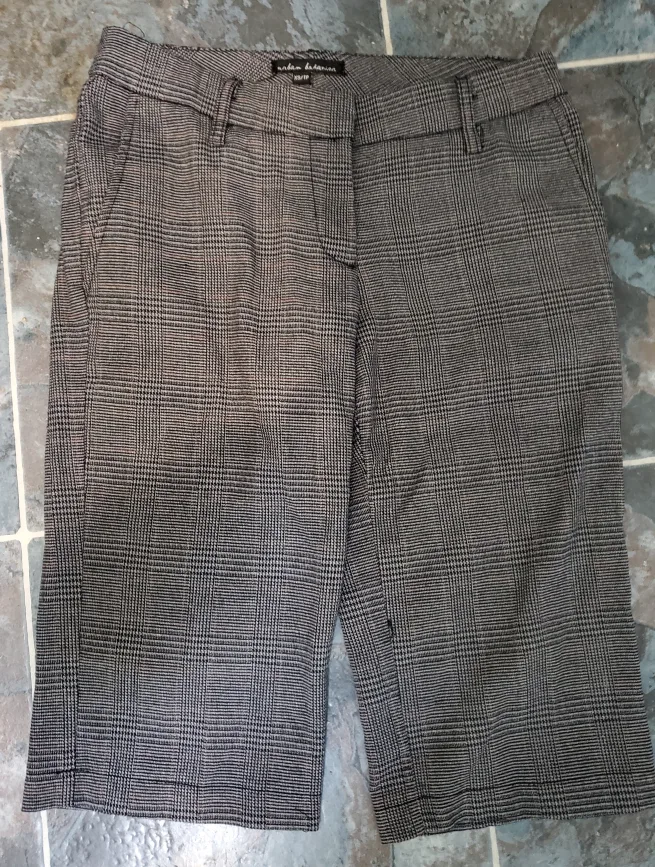 White and grey shorts bundle image indicator(3)