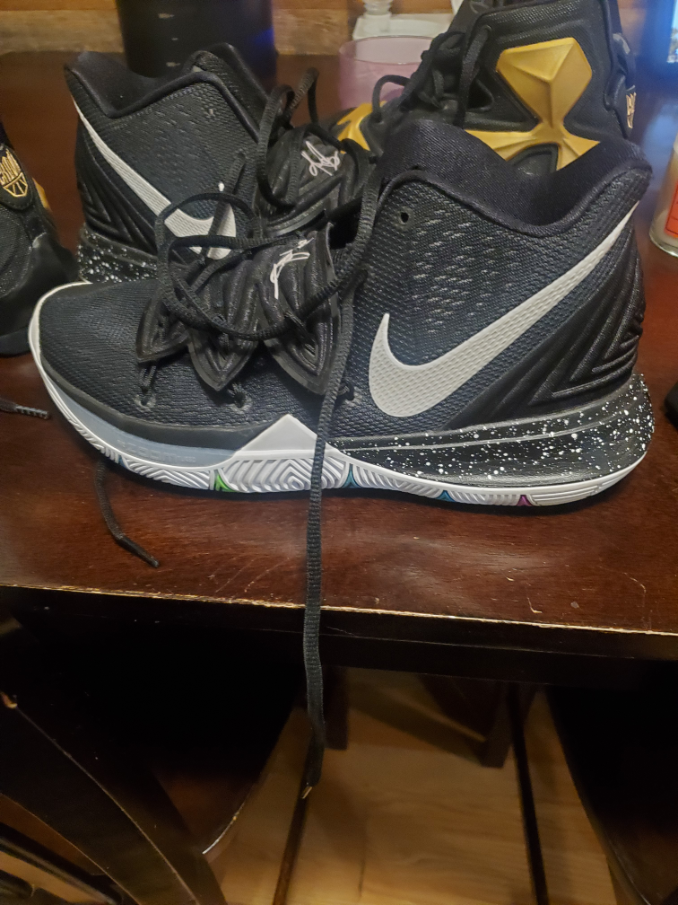Nike Kyrie 5 Basketball Shoes - photo 2