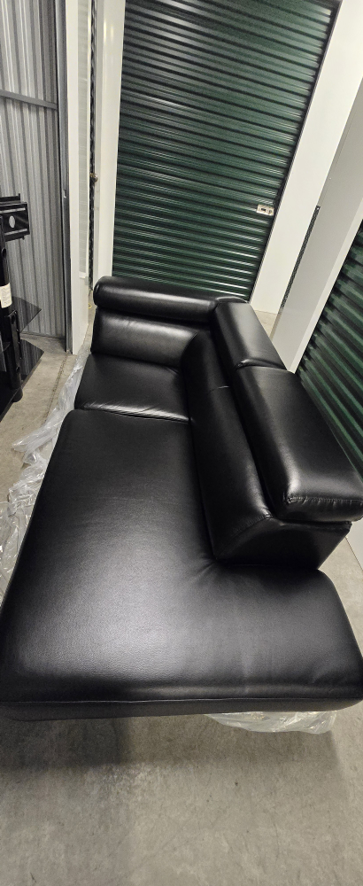 Black leather sectional sofa w Pullout Bed - photo 5