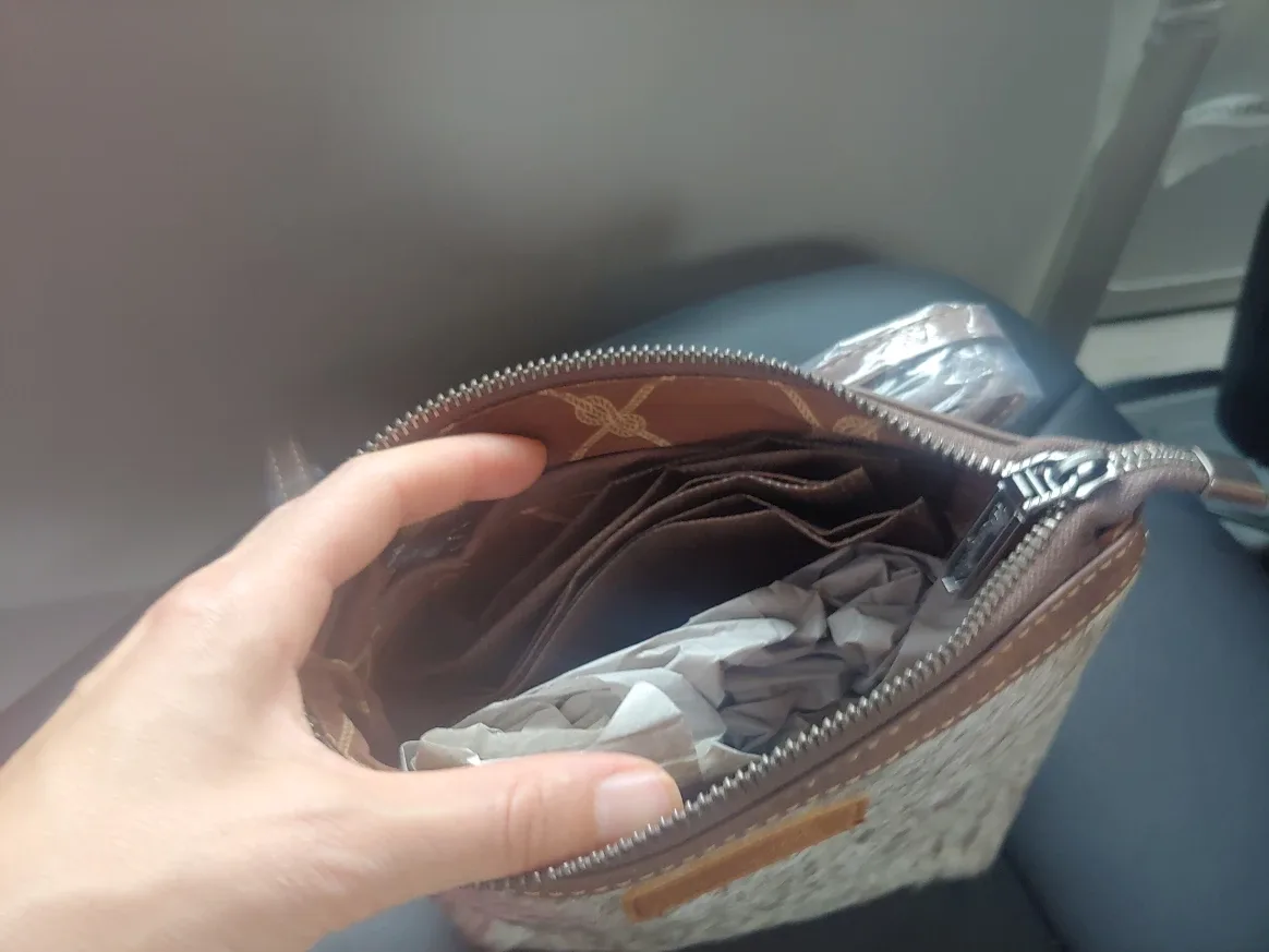 Wrangler Cowhide & Floral Embossed Bag image indicator(7)