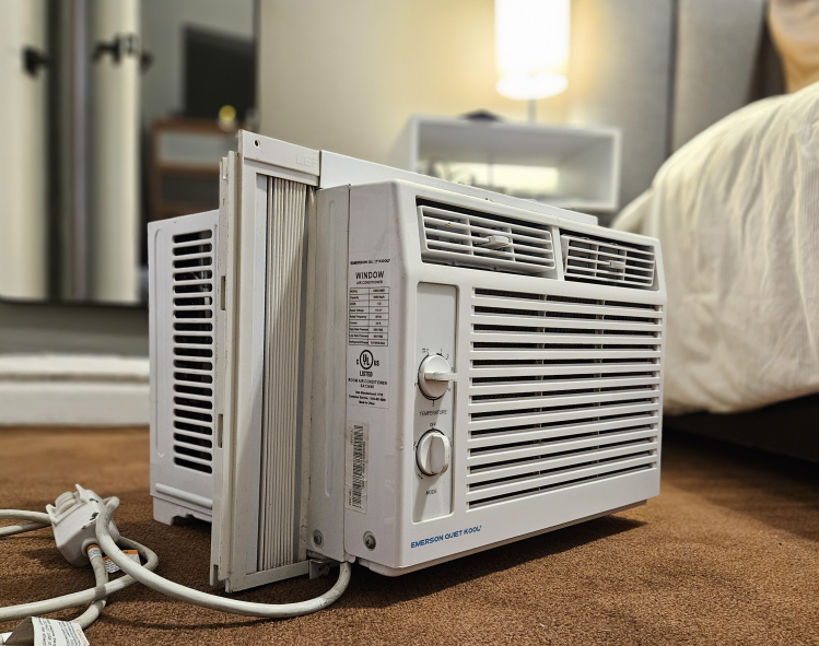 Window Air Conditioner - Emerson Quiet Kool - photo 2