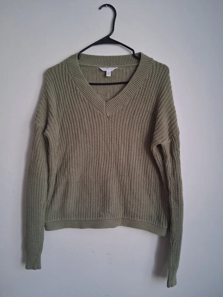 Time and Tru Olive Green Sweater - Size M (8-10) thumbnail