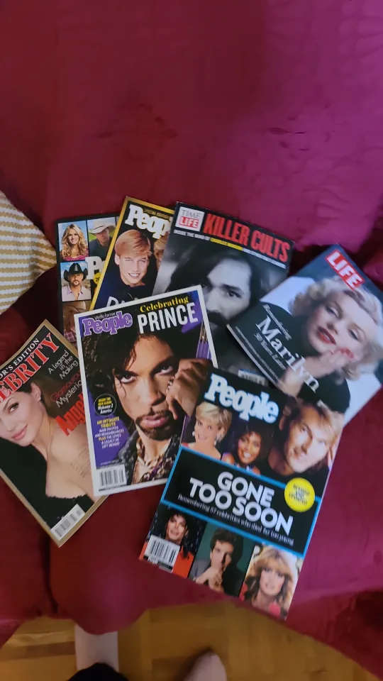 Variety of Celebrity Magazines Collector thumbnail