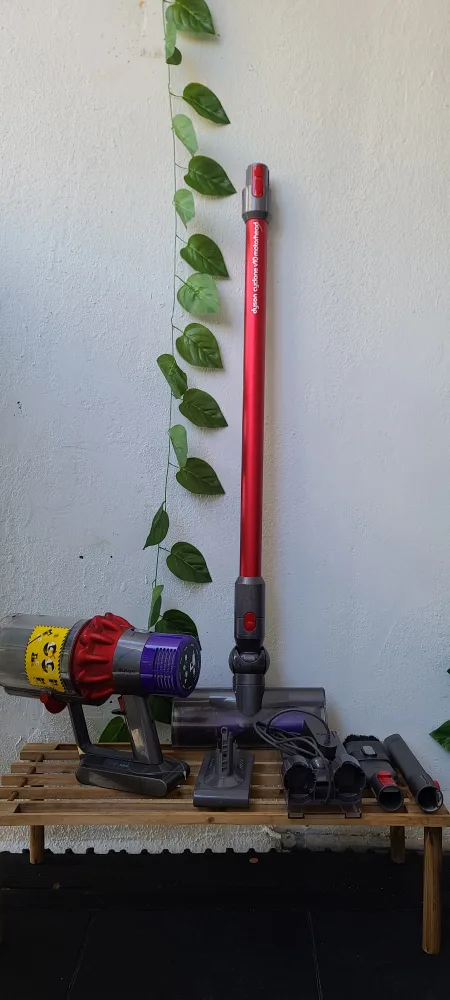 Dyson Cyclone V10 Motorhead Cordless Vacuum thumbnail