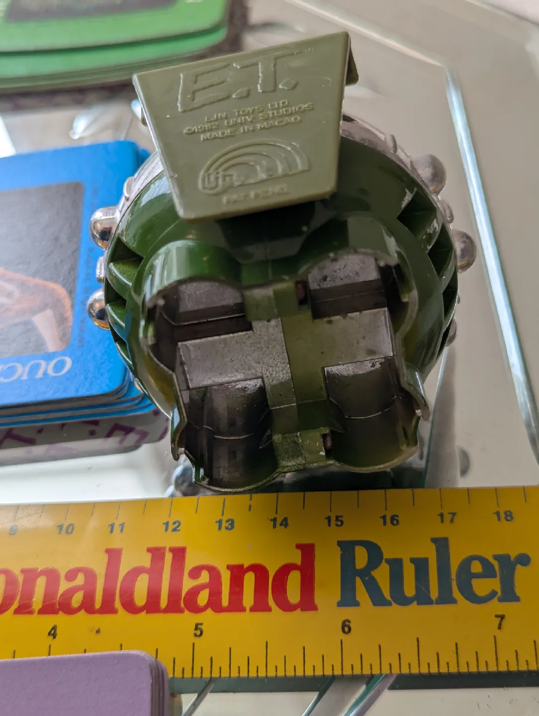 E.T. Extra-Terrestrial Game & Toy ship with ET image indicator(8)