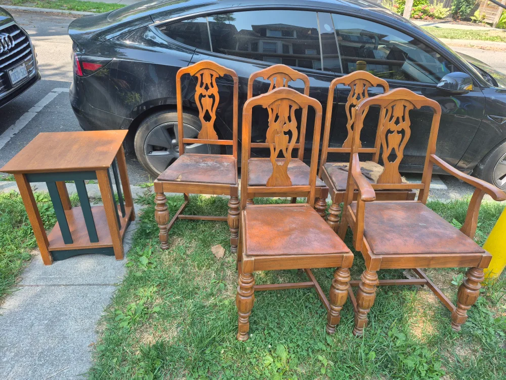 Wood Dining Chairs (5) and Side Table ❤️ thumbnail