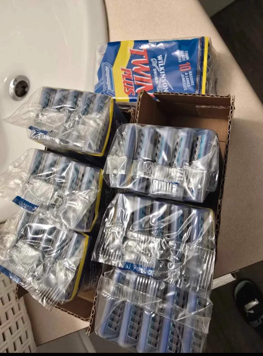 Wilkinson Sword Twin Plus Razors (10) image indicator(2)