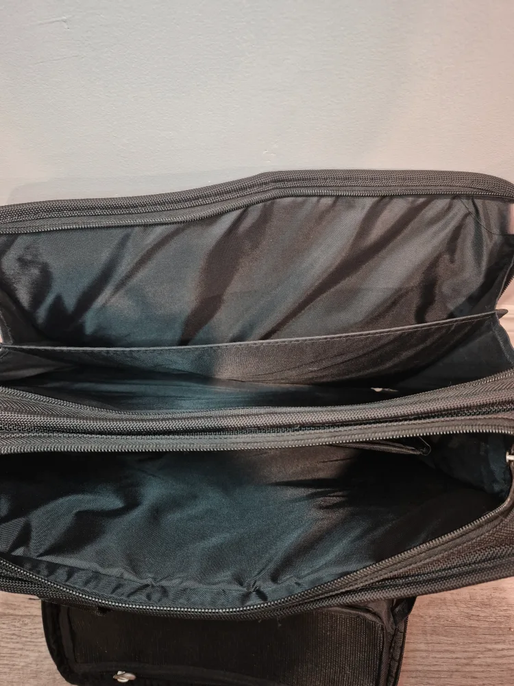 HP Black 16" Laptop Bag image indicator(2)