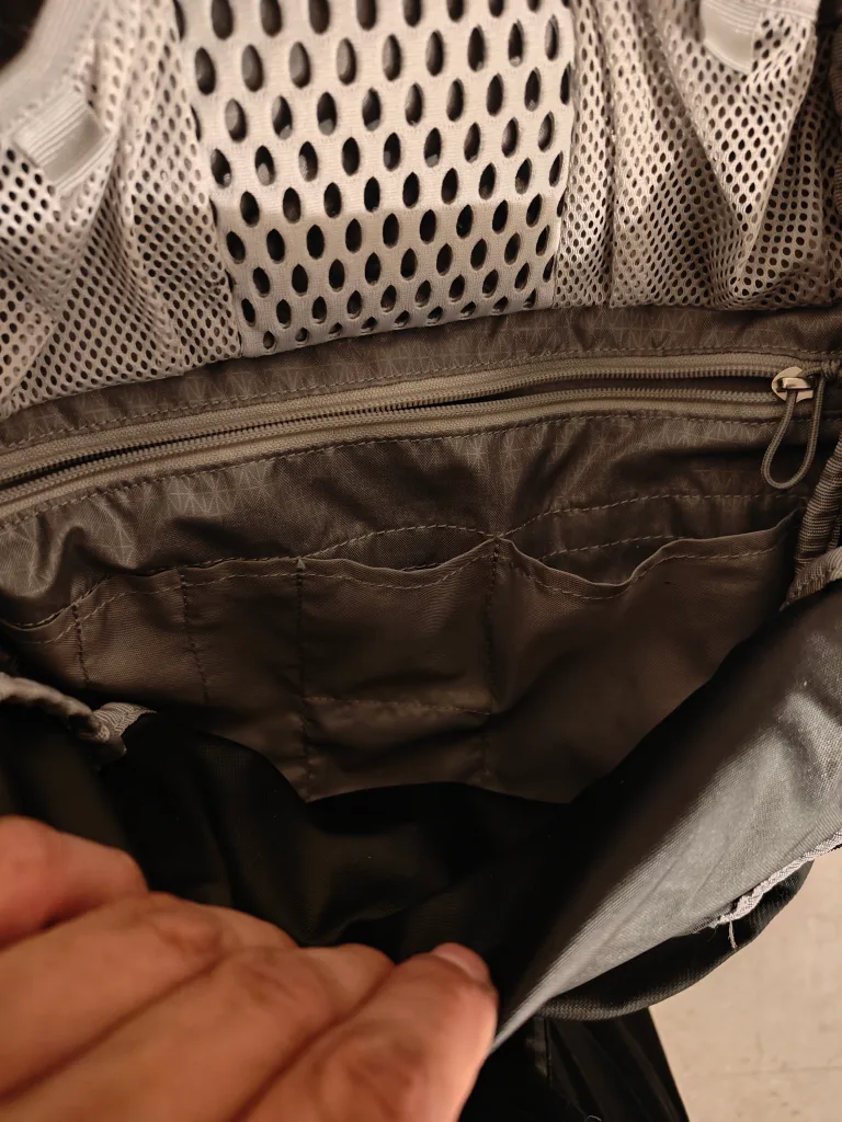 Osprey black Nebula Backpack used image indicator(3)