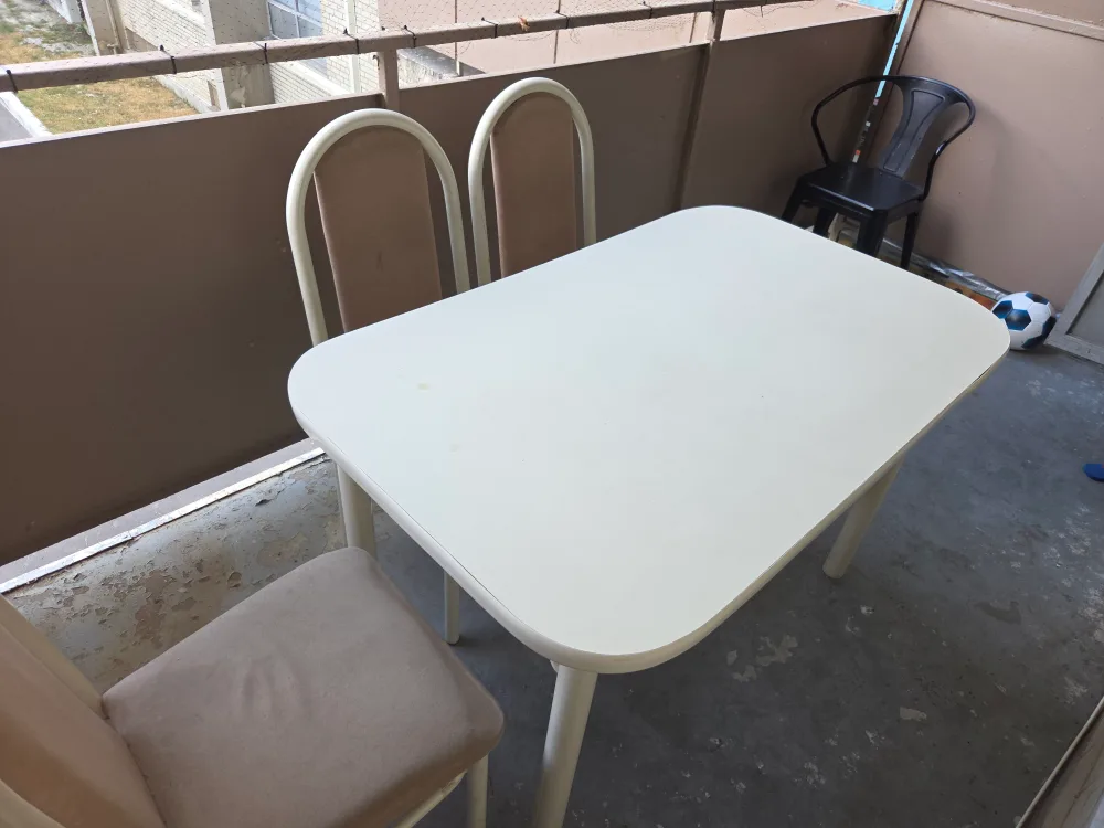 Dining Table and 4 Chairs Set thumbnail
