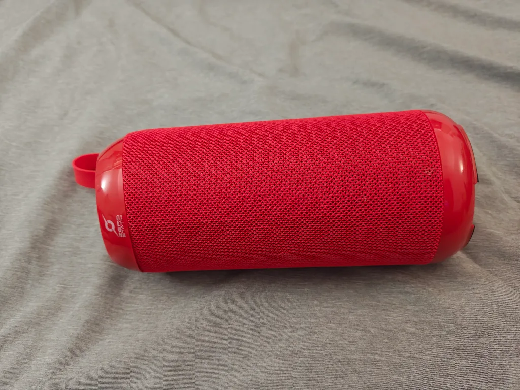 Red Zero Statik Bluetooth Speaker thumbnail