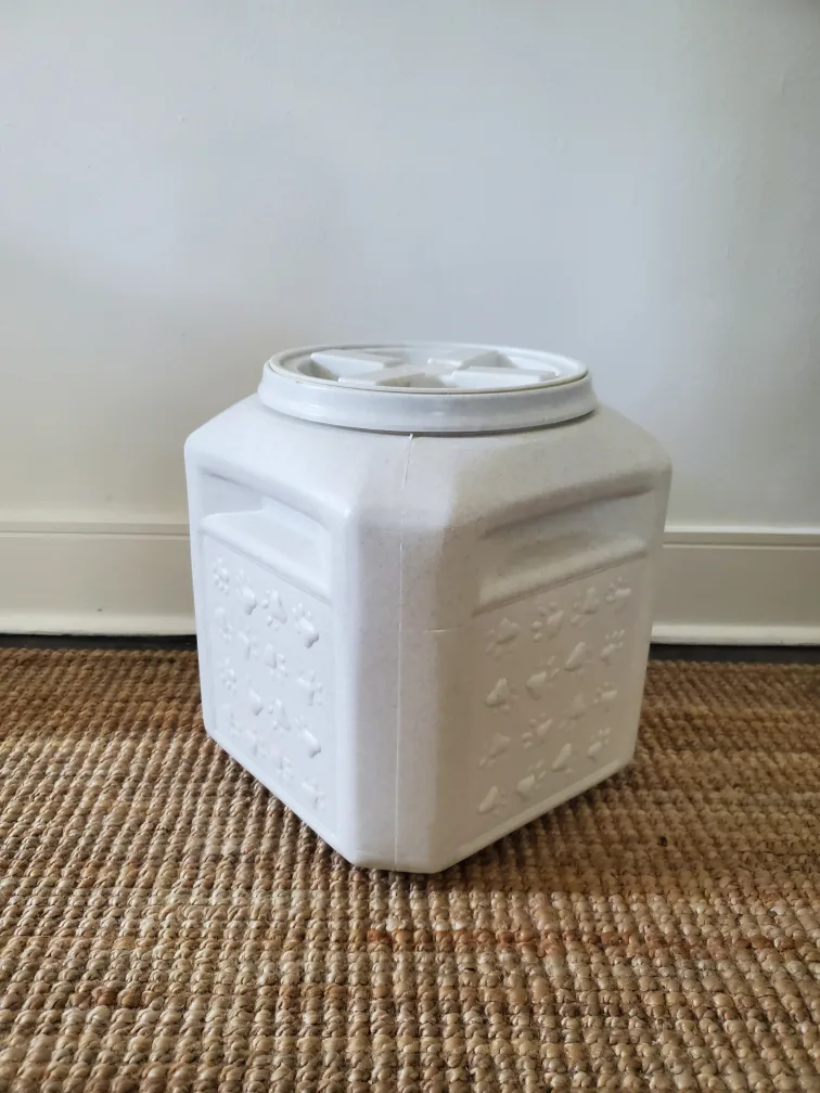 Pet Food Container thumbnail