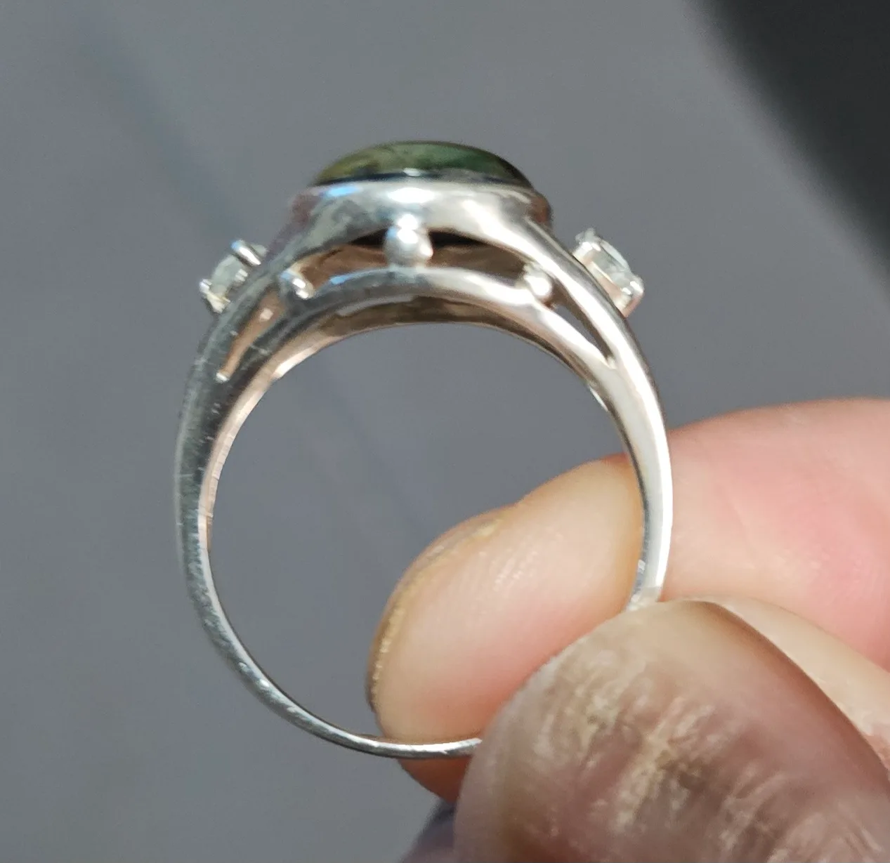 Sterling Silver Ring with Abalone and Cubic Zirconia image indicator(4)