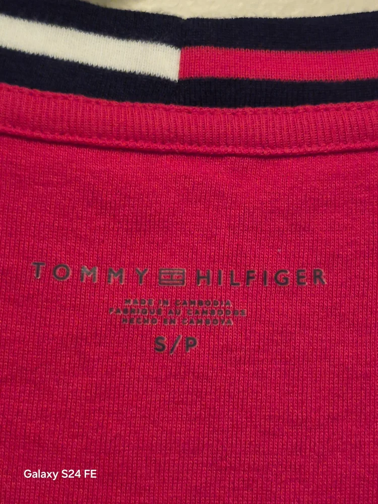 Tommy Hilfiger Red V-Neck T-Shirt - Size S image indicator(3)