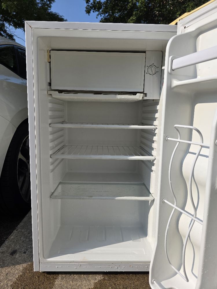 White Mini Fridge - Great for Small Spaces! - photo 2