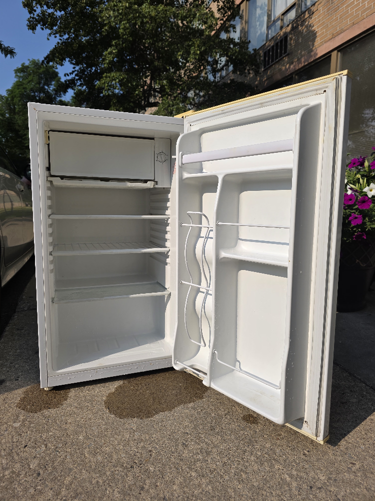 White Mini Fridge - Great for Small Spaces! - photo 3
