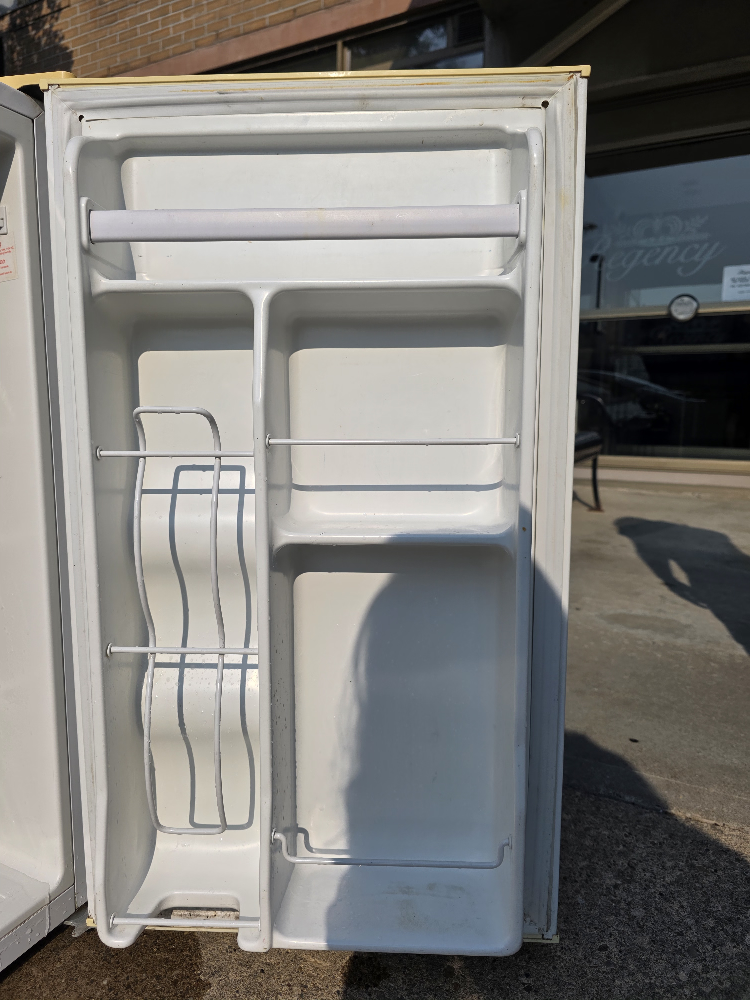 White Mini Fridge - Great for Small Spaces! - photo 4