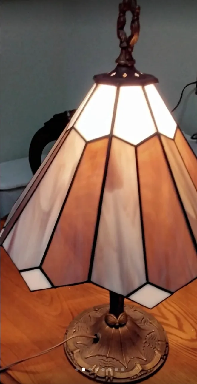 Beautiful Vintage Stained Glass Lamp, Excellent Like New image indicator(2)