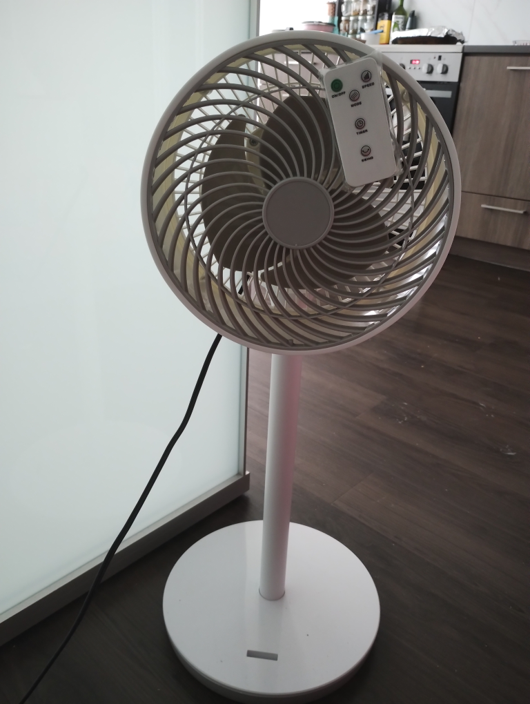 White Stand Up Fan with Remote
