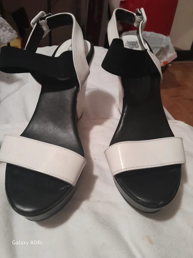 Black & White Wedge Sandals - Size 8 image indicator(3)