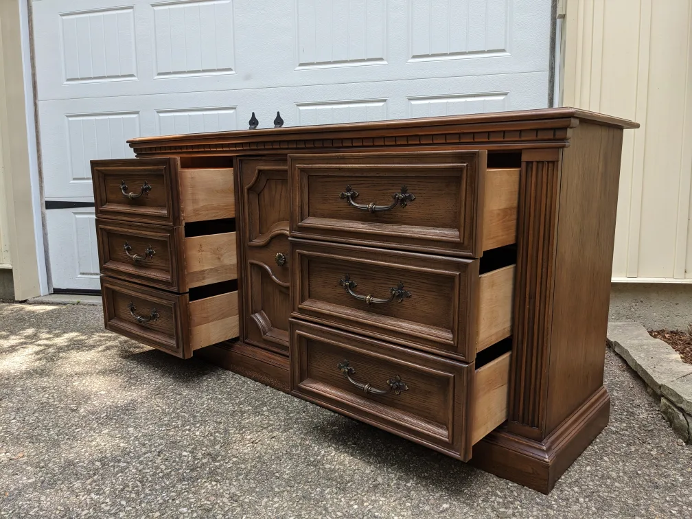 9 Drawer Dresser By Kroehler image indicator(9)