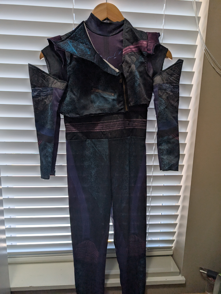 Disney Descendants 3 Costume - Size M (7-8) 🧡💕