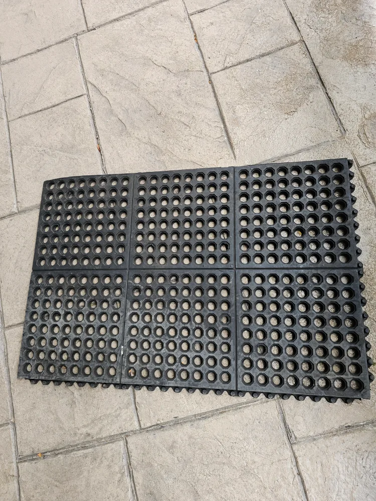 Black Rubber Interlocking Floor Mats thumbnail