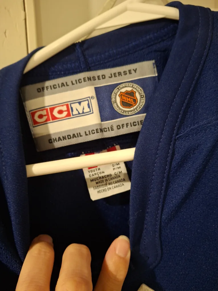 Toronto Maple Leaf youth jersey image indicator(5)