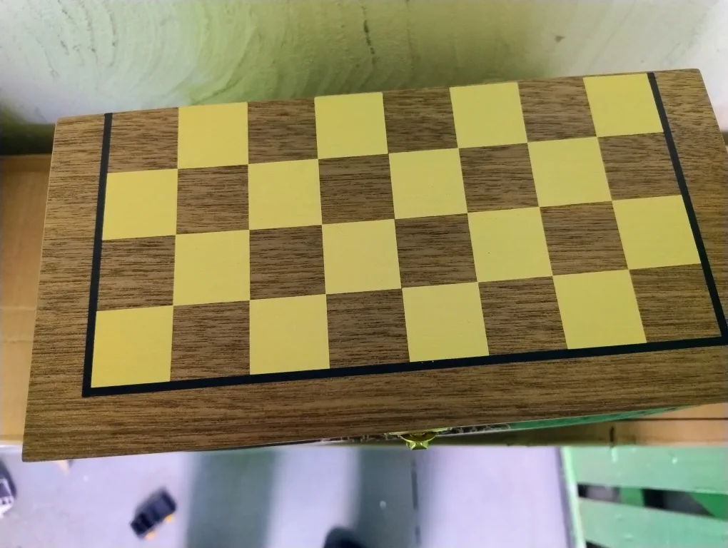 Wooden chess and checkers image indicator(3)