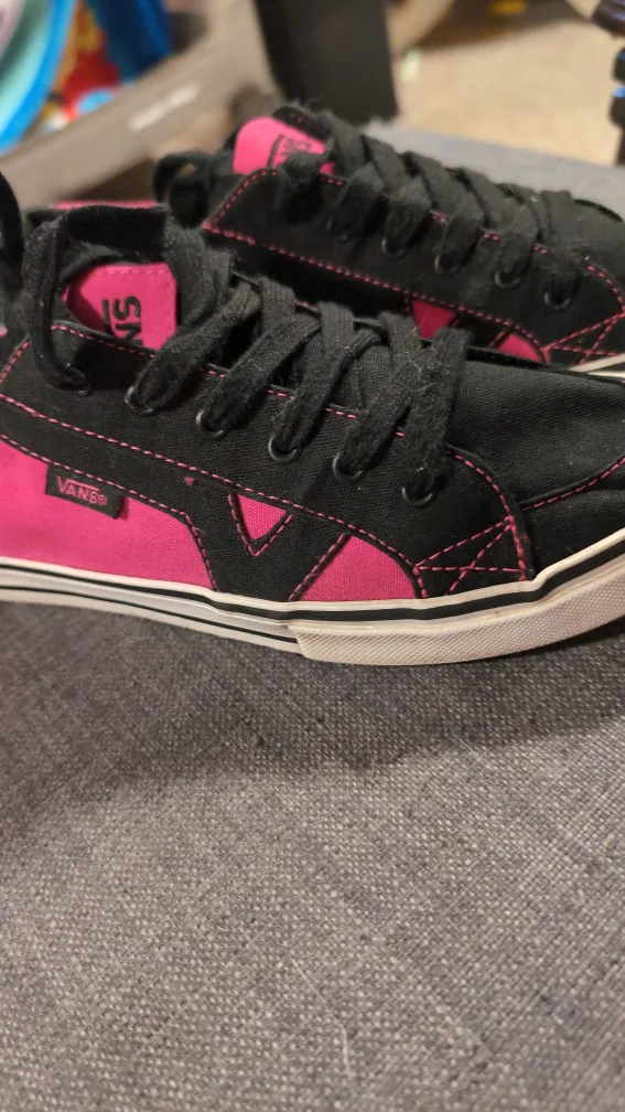 Vans Sneakers - Pink and Black image indicator(2)