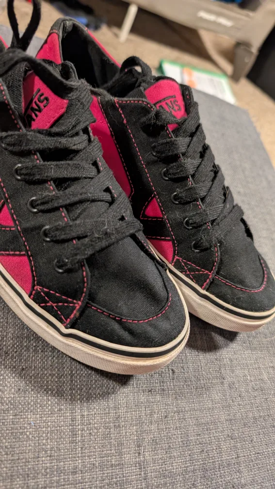 Vans Sneakers - Pink and Black image indicator(3)