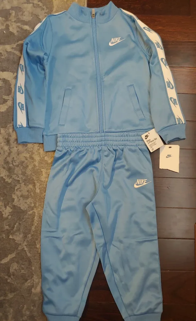 New Nike 2-Piece Set - Size 4T boys thumbnail