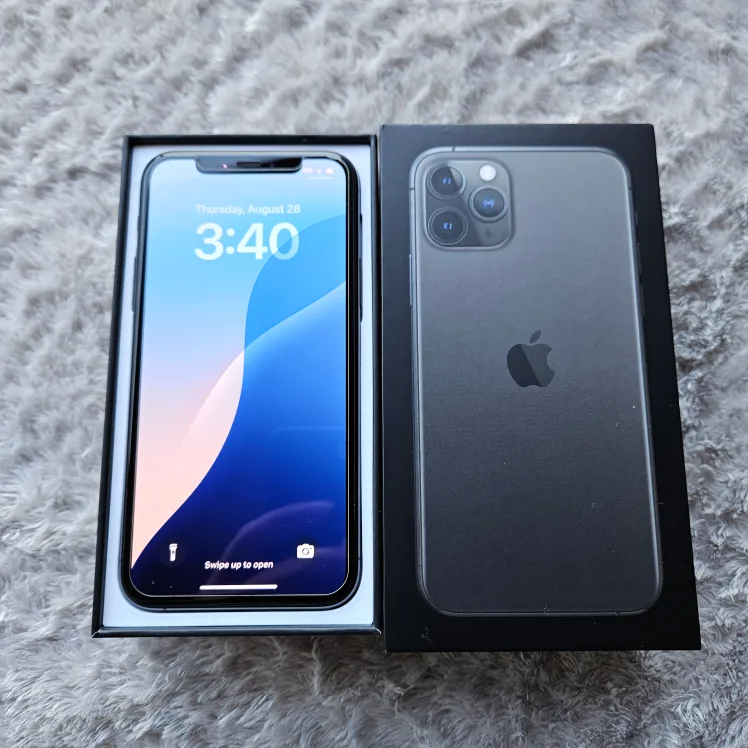 iPhone 11 Pro 64GB - Excellent Condition image indicator(2)