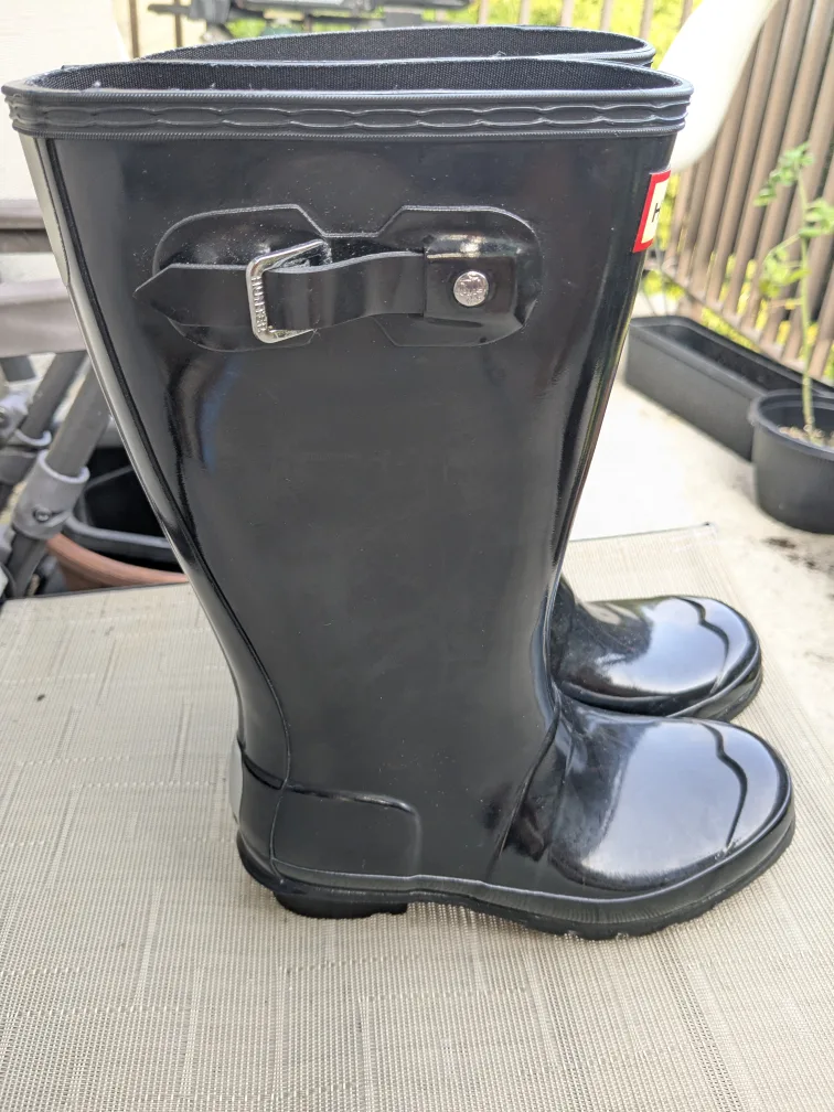 Hunter Black Rain Boots - childrens 3/4 image indicator(2)